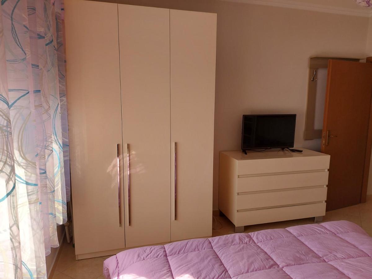 Bral Apartments 8 Two-Bedroom Beachfront Durres Exterior photo